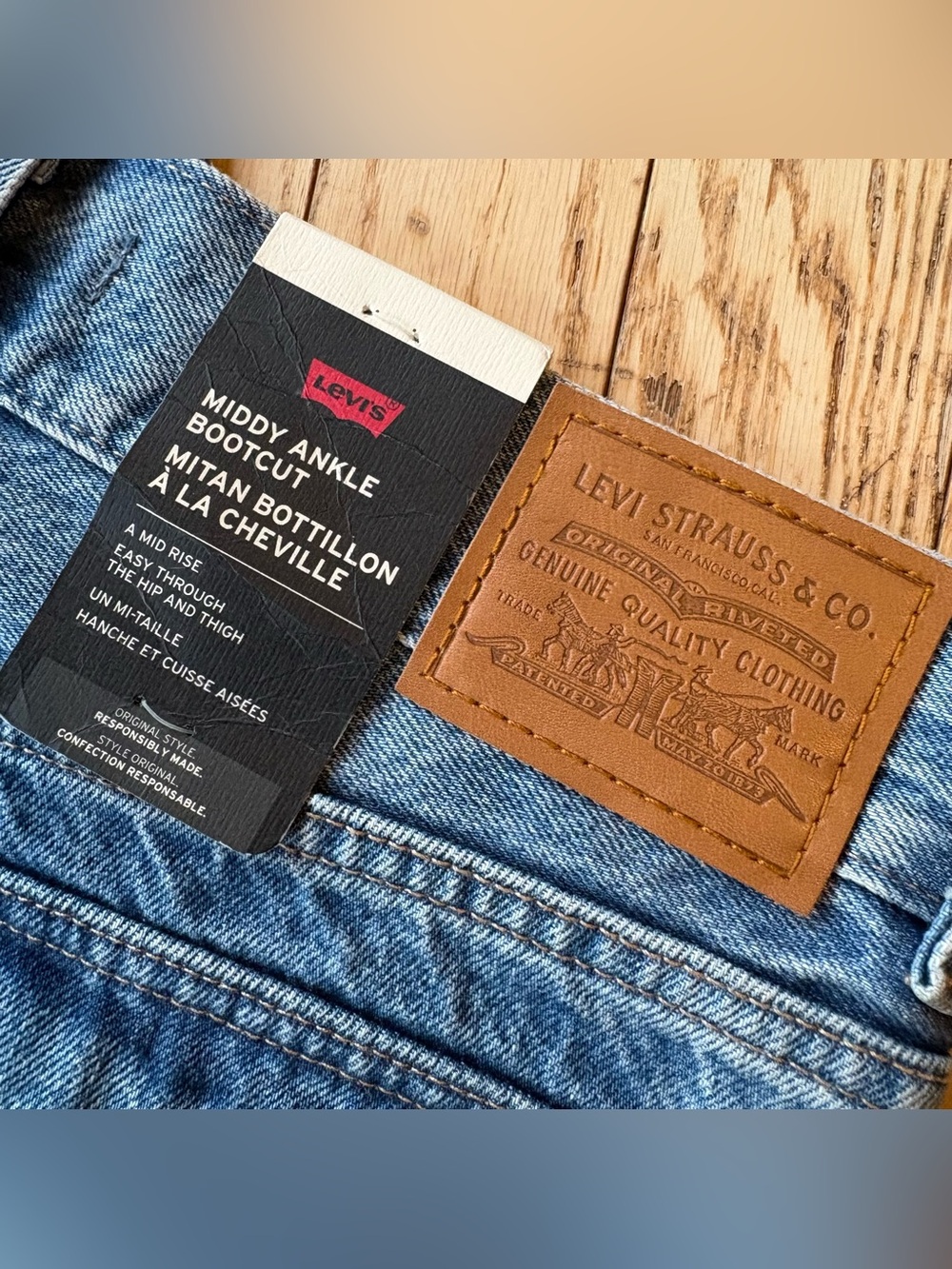 NWT Levi’s Premium Middy Ankle Bootcut Utility Cargo Jeans | Size 28 - Picture 7 of 7